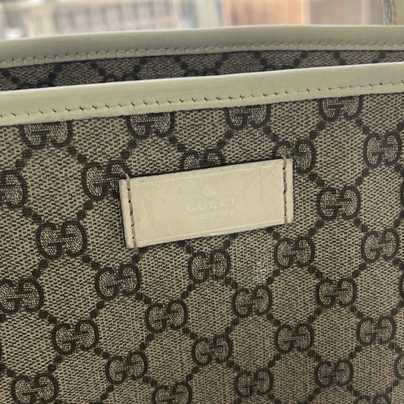 Gucci Carryall Bag - Picture 12 of 16